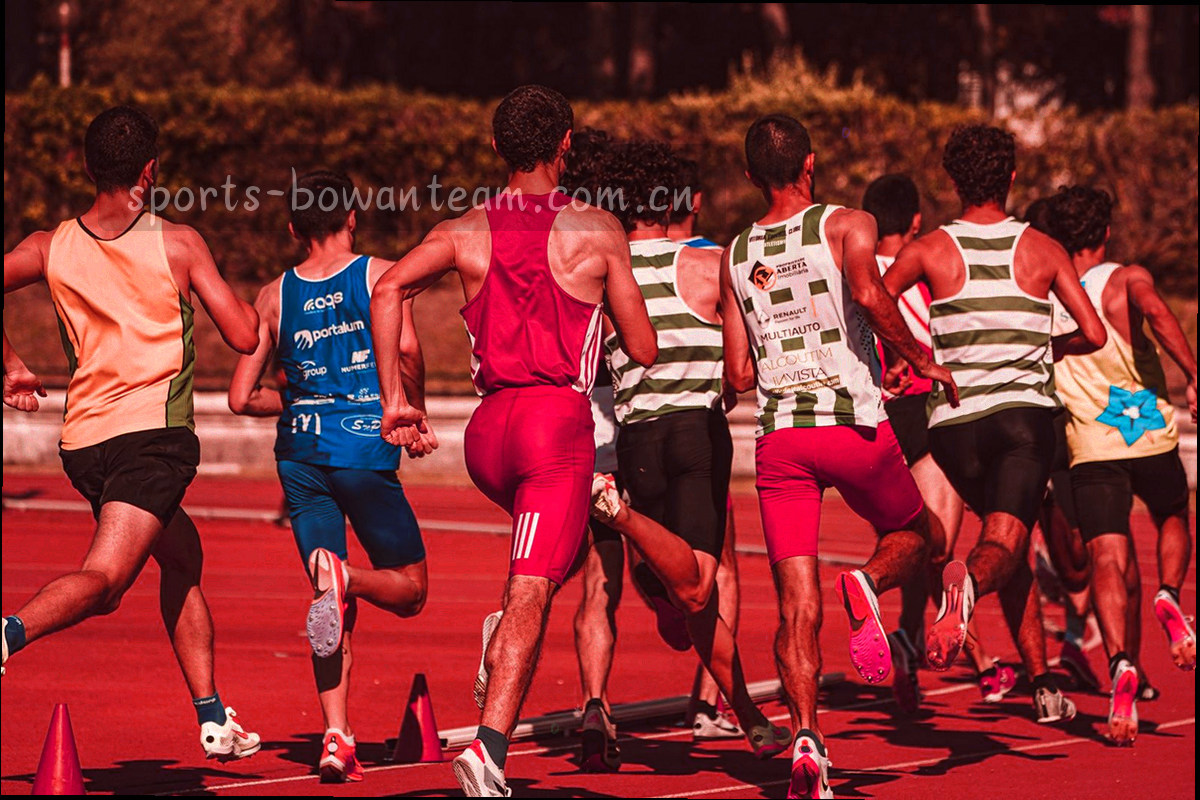 按联赛筛选的赛程卡片列表，显示开赛状态与开启提醒按钮